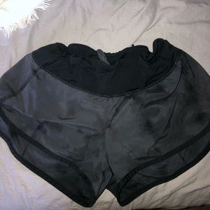 Lululemon Speed Up Shorts (Size 6)